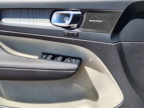 Used 2024 Volvo XC40 B5 Plus w/ Protection Package Premier AWD/4WD image 13