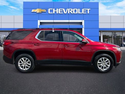 Used 2021 Chevrolet Traverse LT image 5