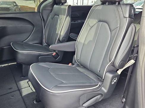 New 2026 Chrysler Pacifica Limited w/ S Appearance Package image 11