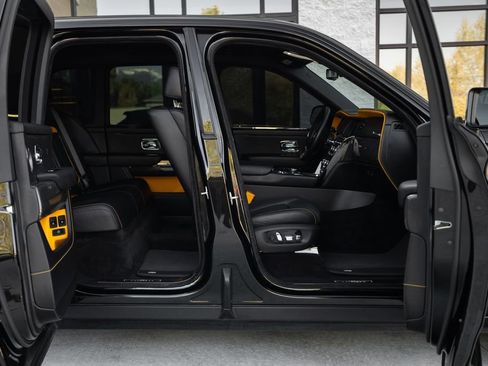 Used 2023 Rolls-Royce Cullinan Black Badge w/ Leather Finishing Pack AWD/4WD image 19