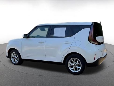 Used 2025 Kia Soul LX w/ LX Technology Package FWD image 10