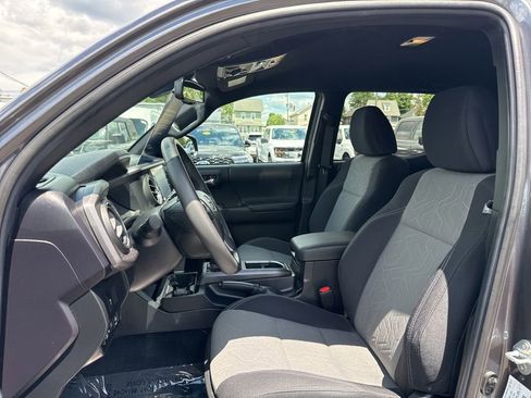 Used 2021 Toyota Tacoma TRD Off-Road w/ Technology Package AWD/4WD image 16