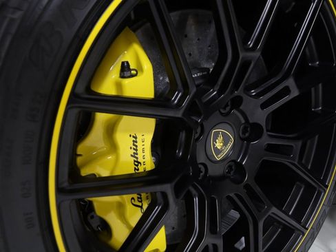 Used 2024 Lamborghini Huracan Sterrato image 20