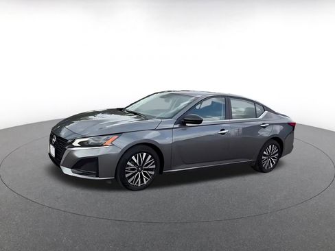 Used 2025 Nissan Altima 2.5 SV FWD image 8