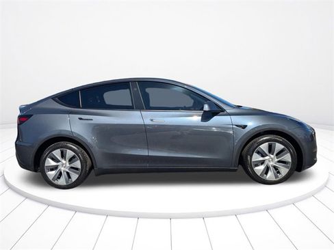 Used 2023 Tesla Model Y Long Range image 2