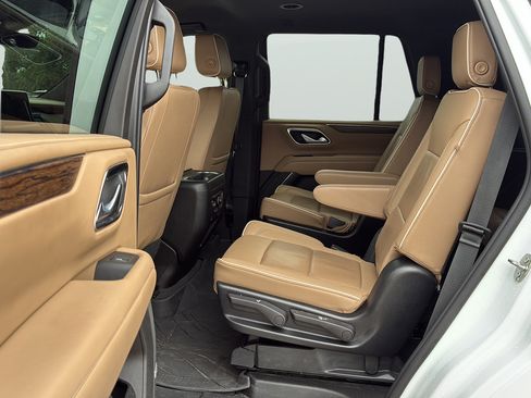 Used 2023 Chevrolet Tahoe Premier AWD/4WD image 16