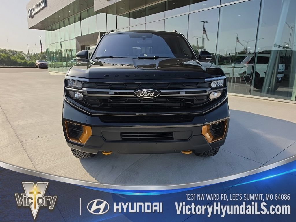 Used 2025 Ford Expedition Tremor AWD/4WD image 8