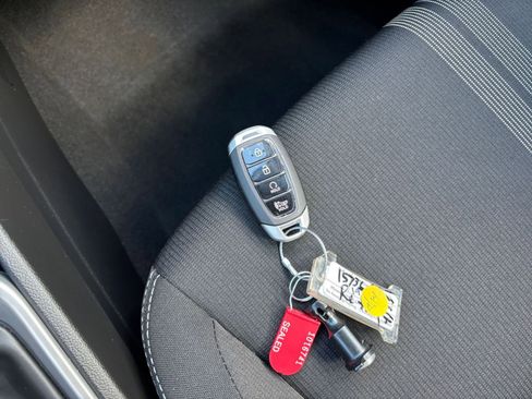 Used 2025 Hyundai Venue SEL image 21