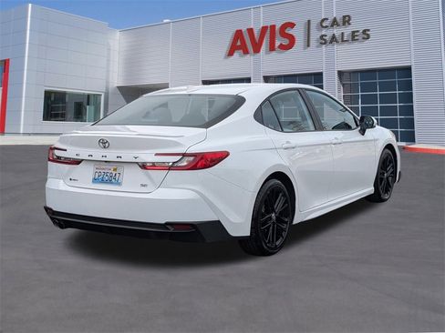 Used 2025 Toyota Camry SE image 6