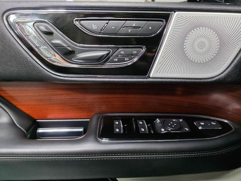 Used 2021 Lincoln Navigator Reserve w/ Luxury Package AWD/4WD image 17