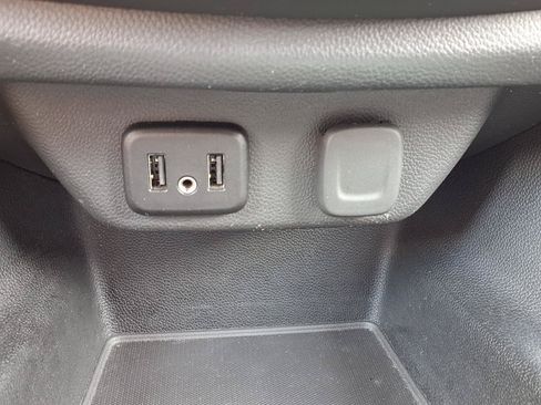 Used 2021 Chevrolet Traverse LT FWD image 9