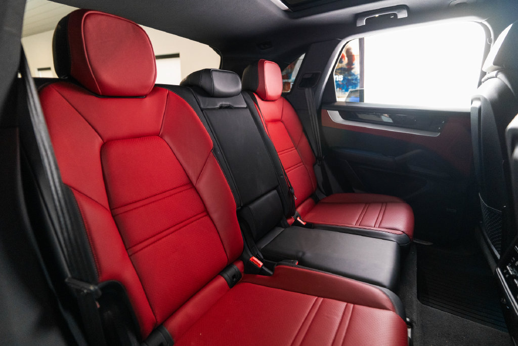 Certified 2025 Porsche Cayenne AWD/4WD image 37