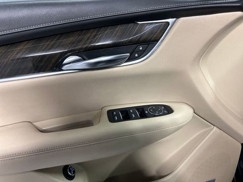 Used 2017 Cadillac XT5 FWD image 13