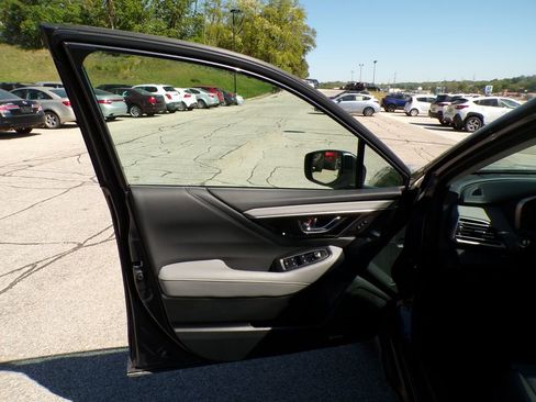 Used 2025 Subaru Outback Limited AWD/4WD image 23