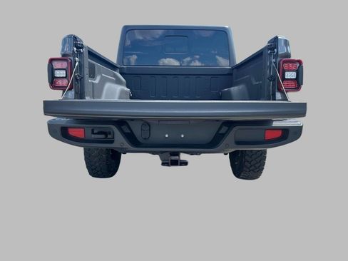 Certified 2025 Jeep Gladiator Sport AWD/4WD image 12