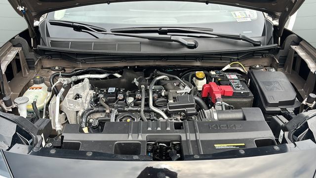 Used 2025 Nissan Kicks SV AWD/4WD image 18