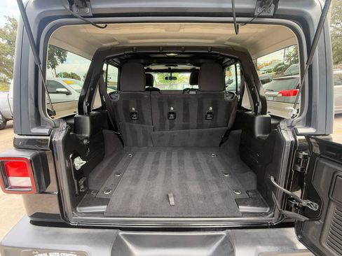 Used 2018 Jeep Wrangler Unlimited Sport S AWD/4WD image 18