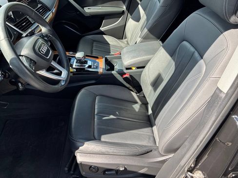 Used 2023 Audi Q5 2.0T Premium w/ Convenience Package AWD/4WD image 11