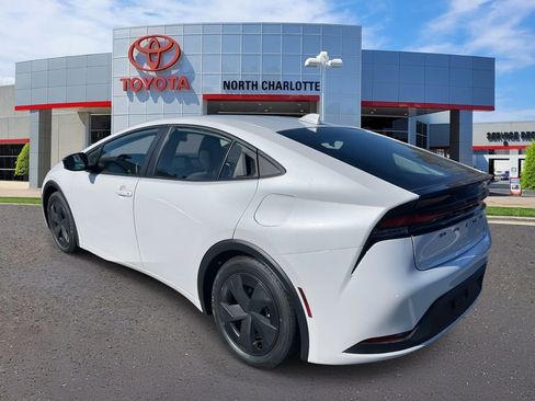 Used 2025 Toyota Prius LE image 8