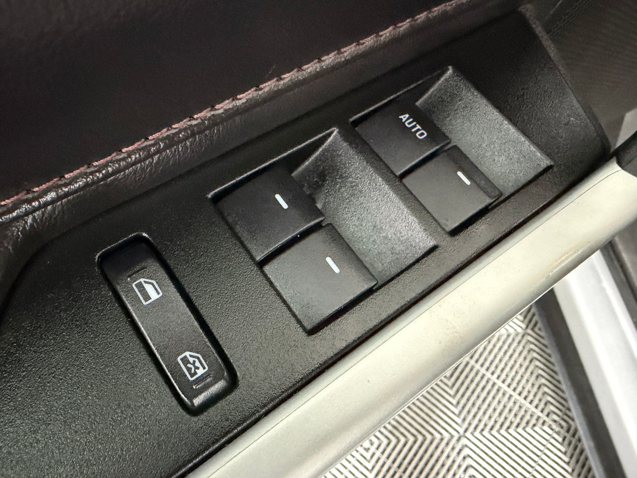 Used 2013 Ford Edge SEL FWD image 25