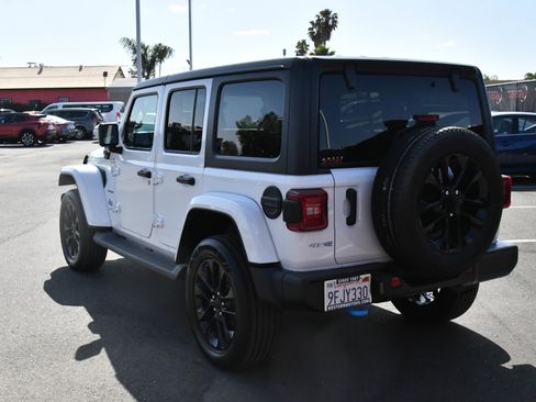 Used 2023 Jeep Wrangler Unlimited Sahara w/ Cold Weather Group AWD/4WD image 6