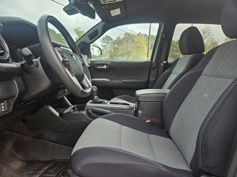 Used 2023 Toyota Tacoma TRD Off-Road image 12