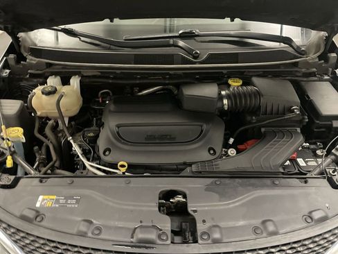 Used 2020 Chrysler Pacifica Touring w/ Advanced Safetytec Group image 23