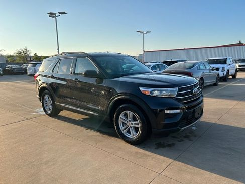 Used 2023 Ford Explorer XLT w/ Equipment Group 202A RWD image 4