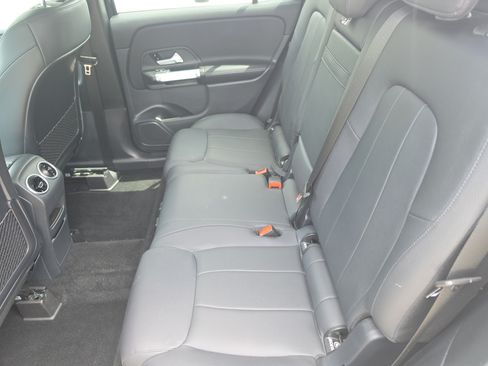Used 2023 Mercedes-Benz GLB 250 4MATIC image 10