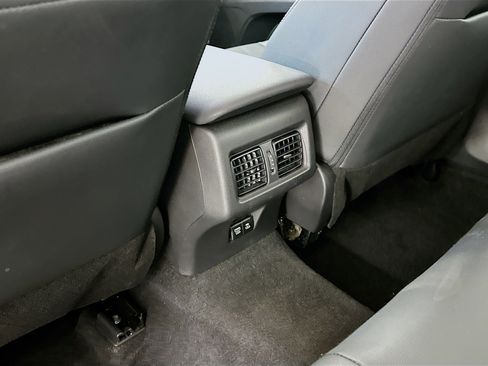 Used 2025 Toyota Camry SE image 28