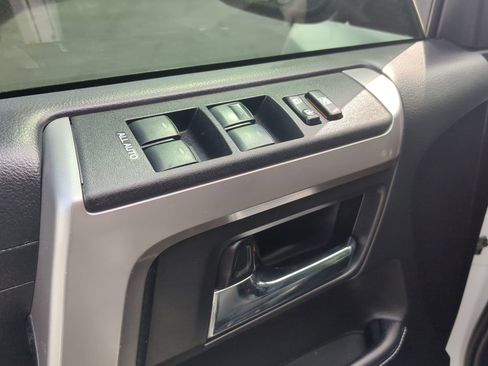 Used 2018 Toyota 4Runner SR5 Premium image 12