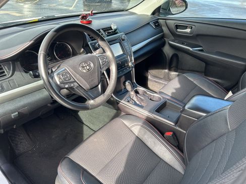 Used 2016 Toyota Camry SE image 7