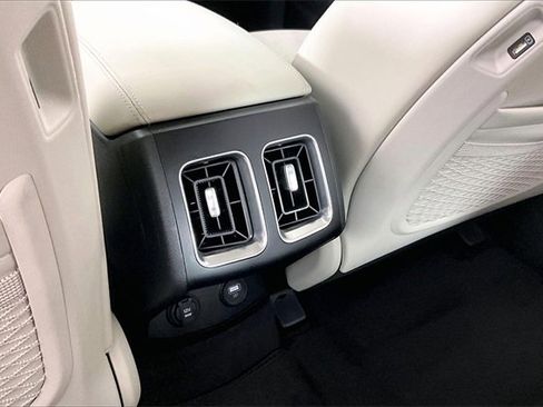 Used 2023 Kia Sorento EX w/ Panoramic Sunroof Package image 10