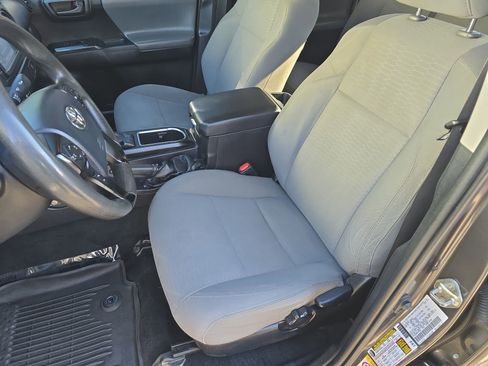 Used 2019 Toyota Tacoma SR w/ SR Convenience Package image 18