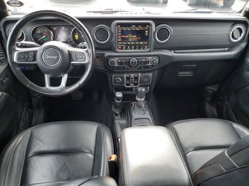 Used 2022 Jeep Wrangler Unlimited Sahara w/ Cold Weather Group AWD/4WD image 22