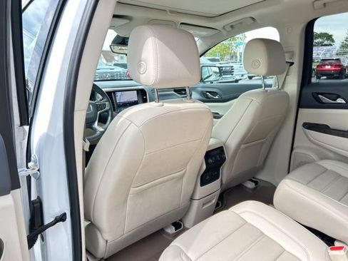 Used 2021 GMC Acadia Denali w/ Denali Ultimate Package AWD/4WD image 19