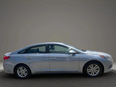 Used 2017 Hyundai Sonata SE FWD image 4