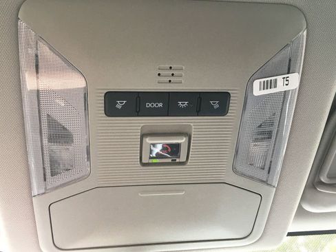 Used 2025 Toyota RAV4 XLE AWD/4WD image 14