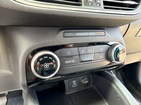 Used 2022 Ford Escape SE image 30