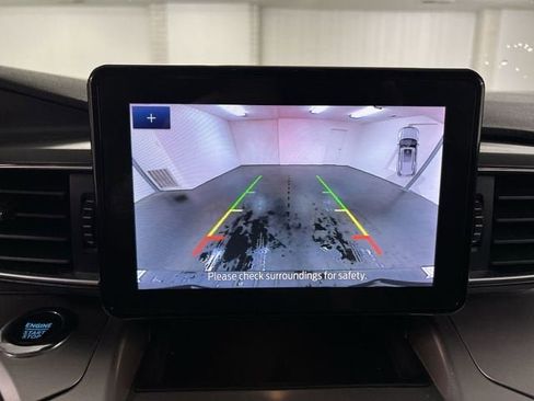 Used 2022 Ford Explorer XLT w/ Equipment Group 202A image 14