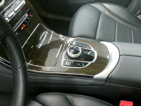Used 2019 Mercedes-Benz GLC 300 image 17