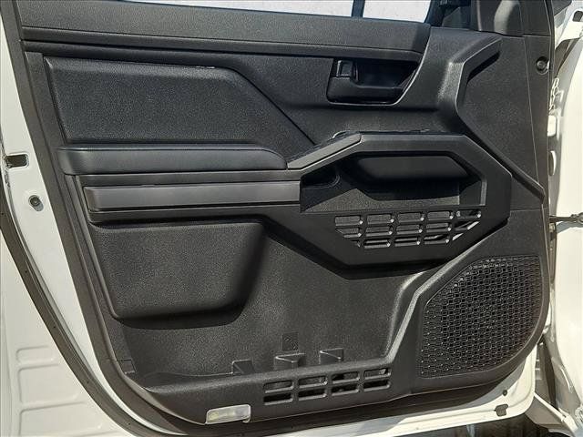 Used 2025 Toyota Tacoma SR5 AWD/4WD image 10