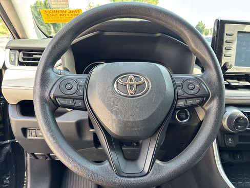 Used 2022 Toyota RAV4 XLE AWD/4WD image 16