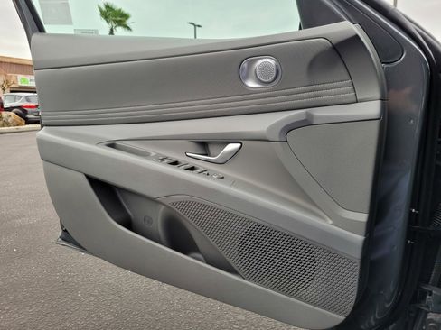 Used 2025 Hyundai Elantra SEL image 25