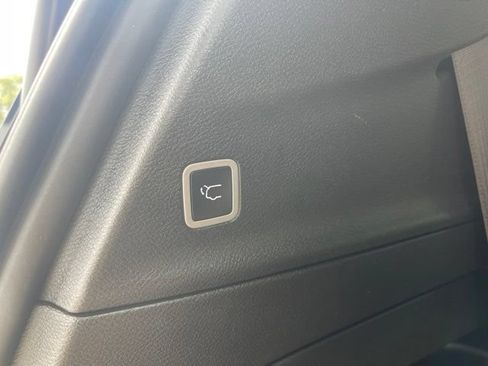Used 2025 Chrysler Pacifica Limited FWD image 40