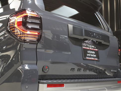 Used 2025 Toyota 4Runner Trailhunter image 17