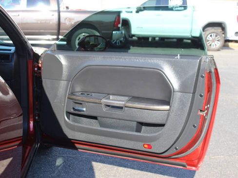 Used 2014 Dodge Challenger SXT RWD image 8