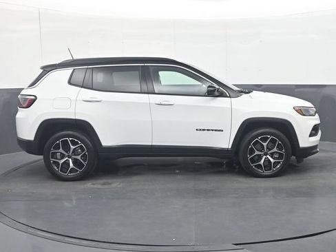 Used 2025 Jeep Compass Limited AWD/4WD image 8