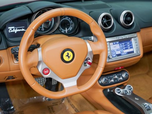 Used 2010 Ferrari California RWD image 37