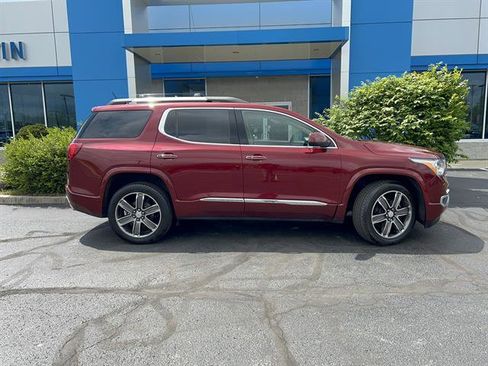 Used 2017 GMC Acadia Denali w/ Technology Package AWD/4WD image 8